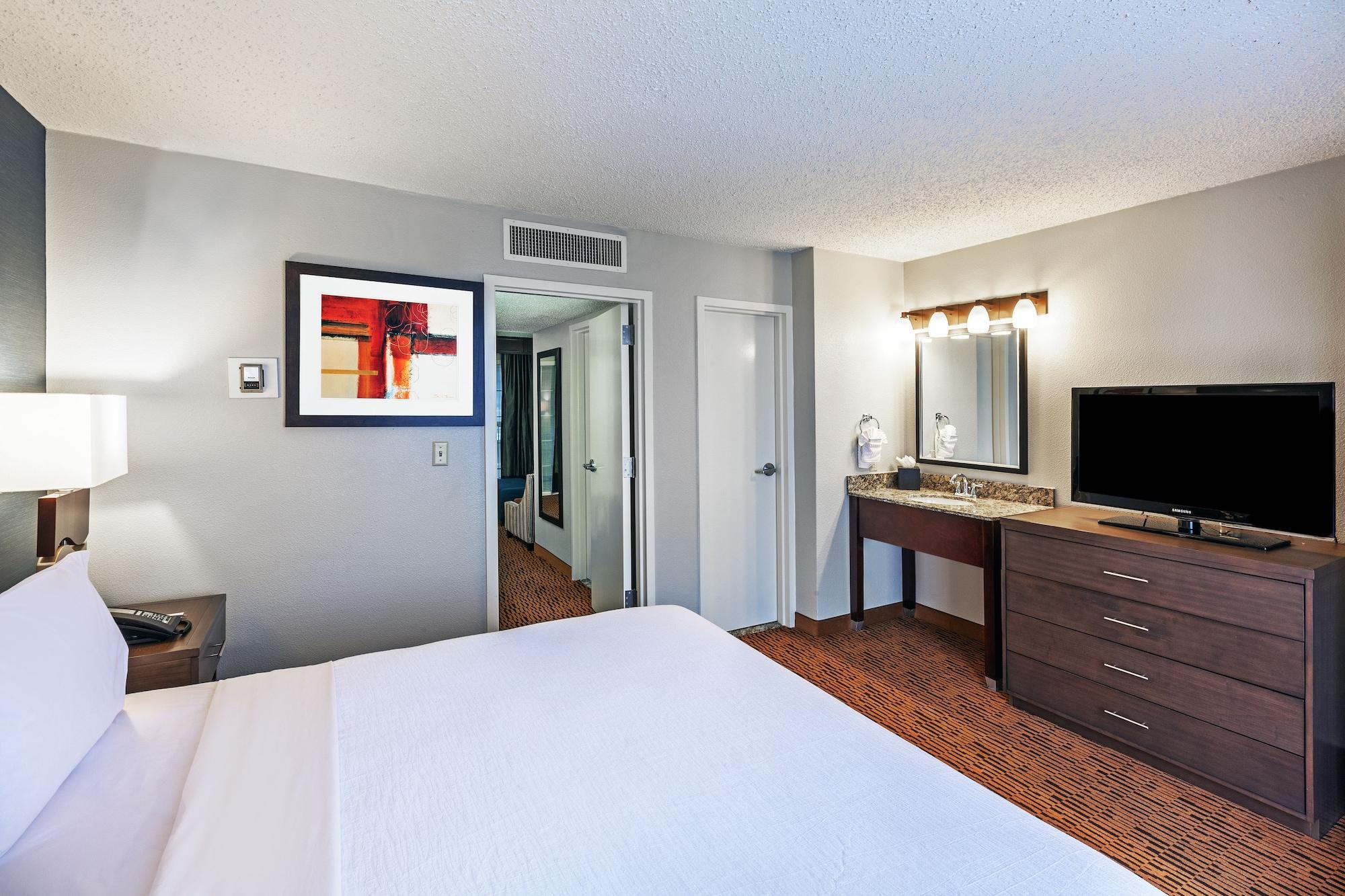 Embassy Suites By Hilton Dallas Market Center Eksteriør bilde