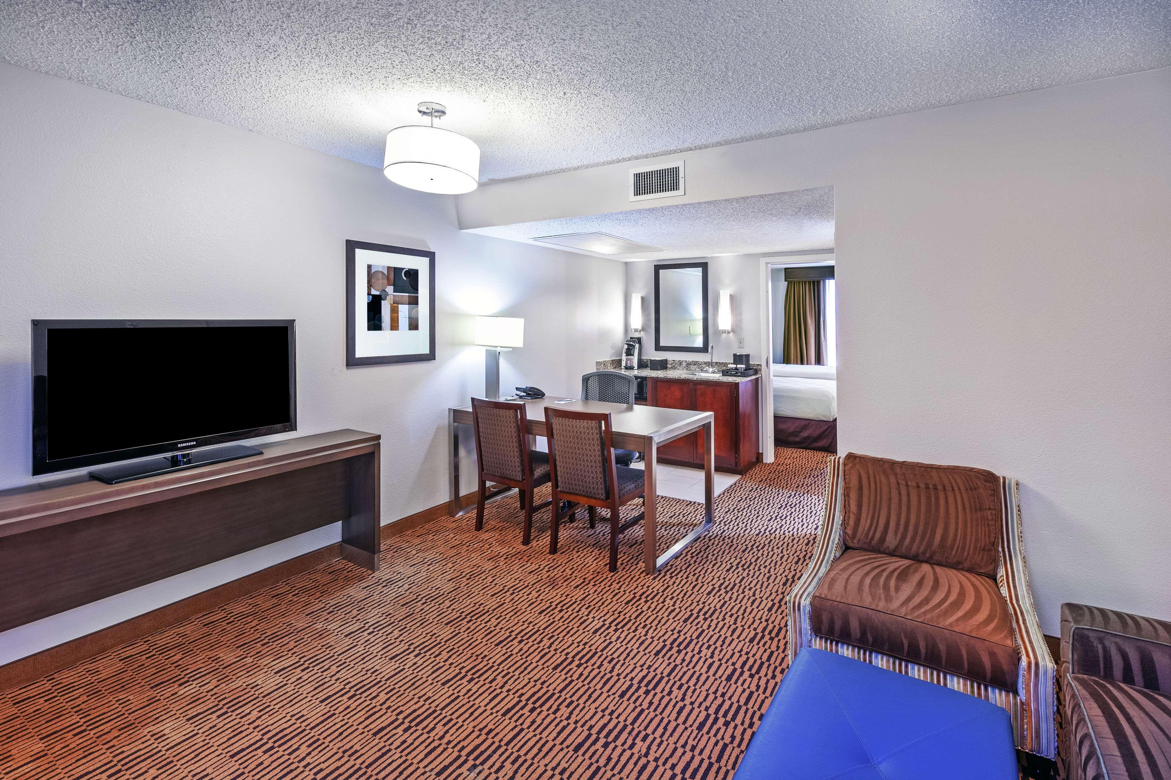 Embassy Suites By Hilton Dallas Market Center Eksteriør bilde