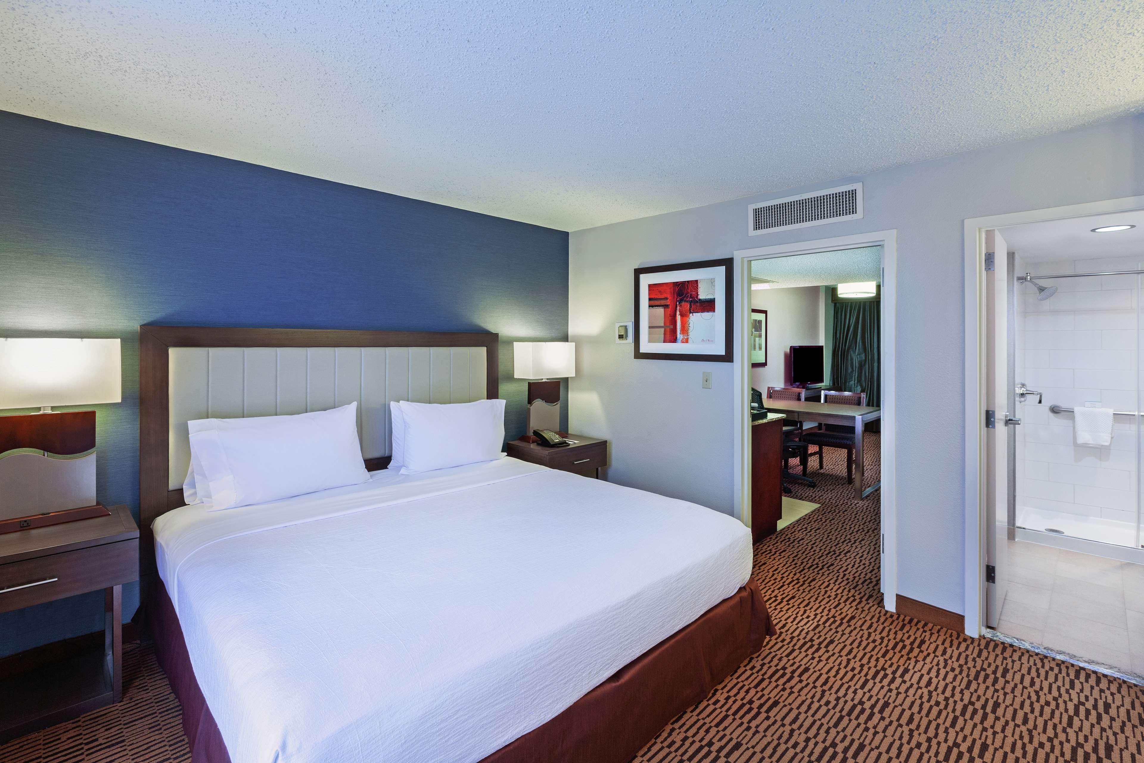 Embassy Suites By Hilton Dallas Market Center Eksteriør bilde