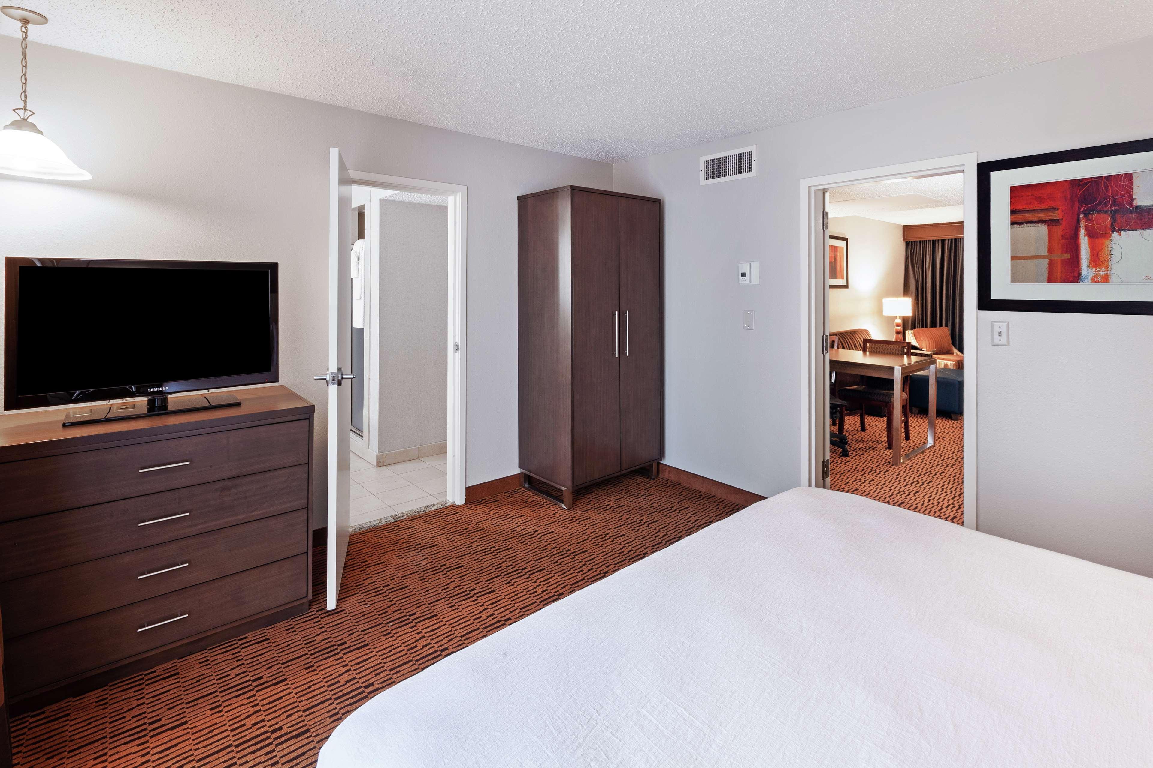 Embassy Suites By Hilton Dallas Market Center Eksteriør bilde
