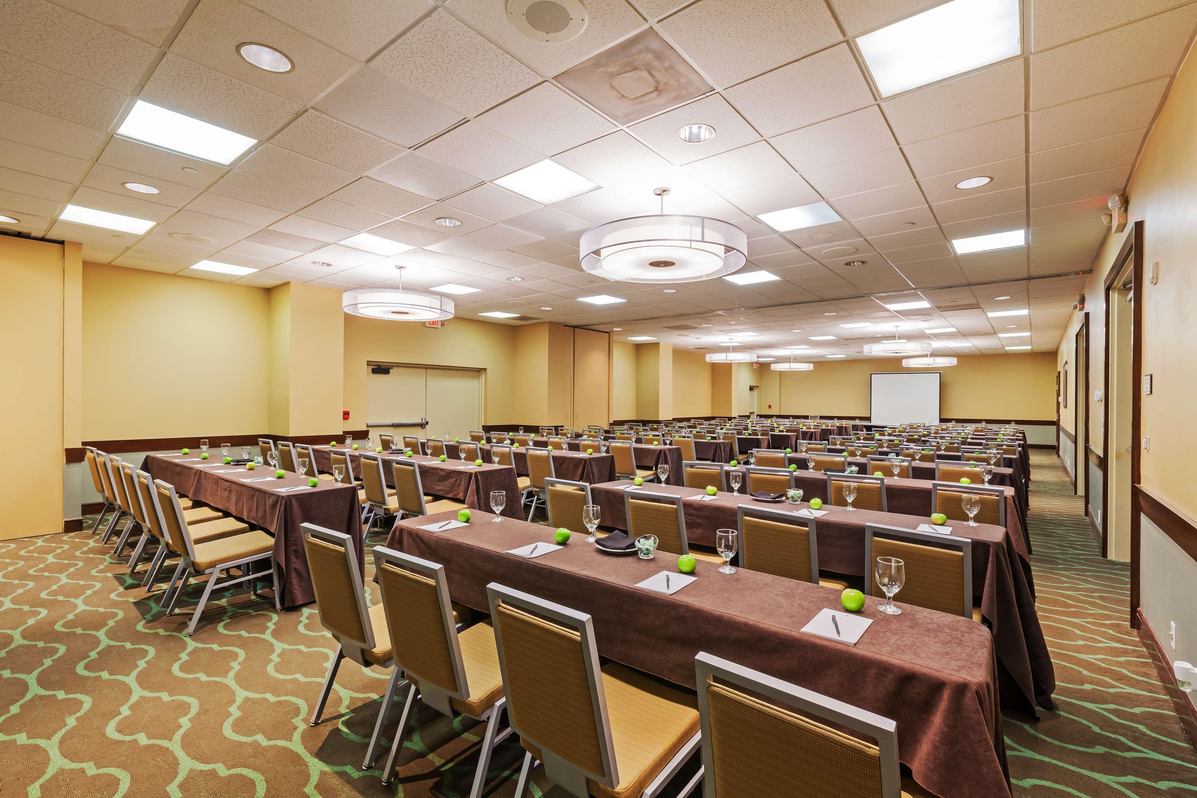 Embassy Suites By Hilton Dallas Market Center Eksteriør bilde