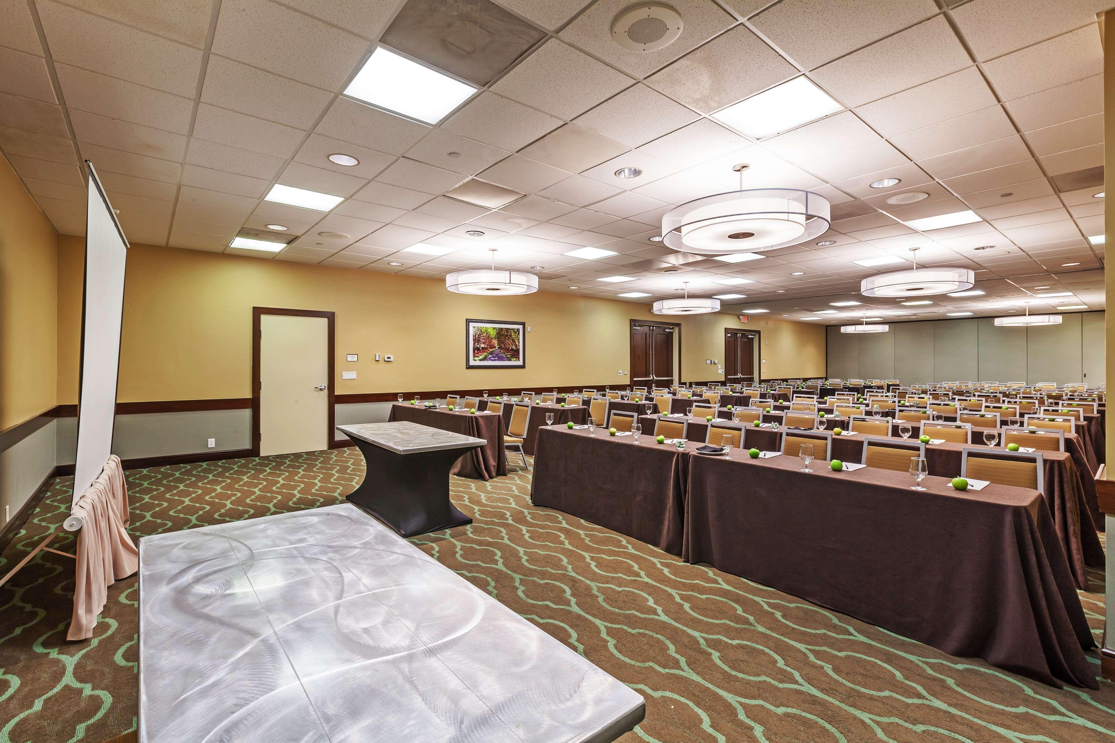 Embassy Suites By Hilton Dallas Market Center Eksteriør bilde