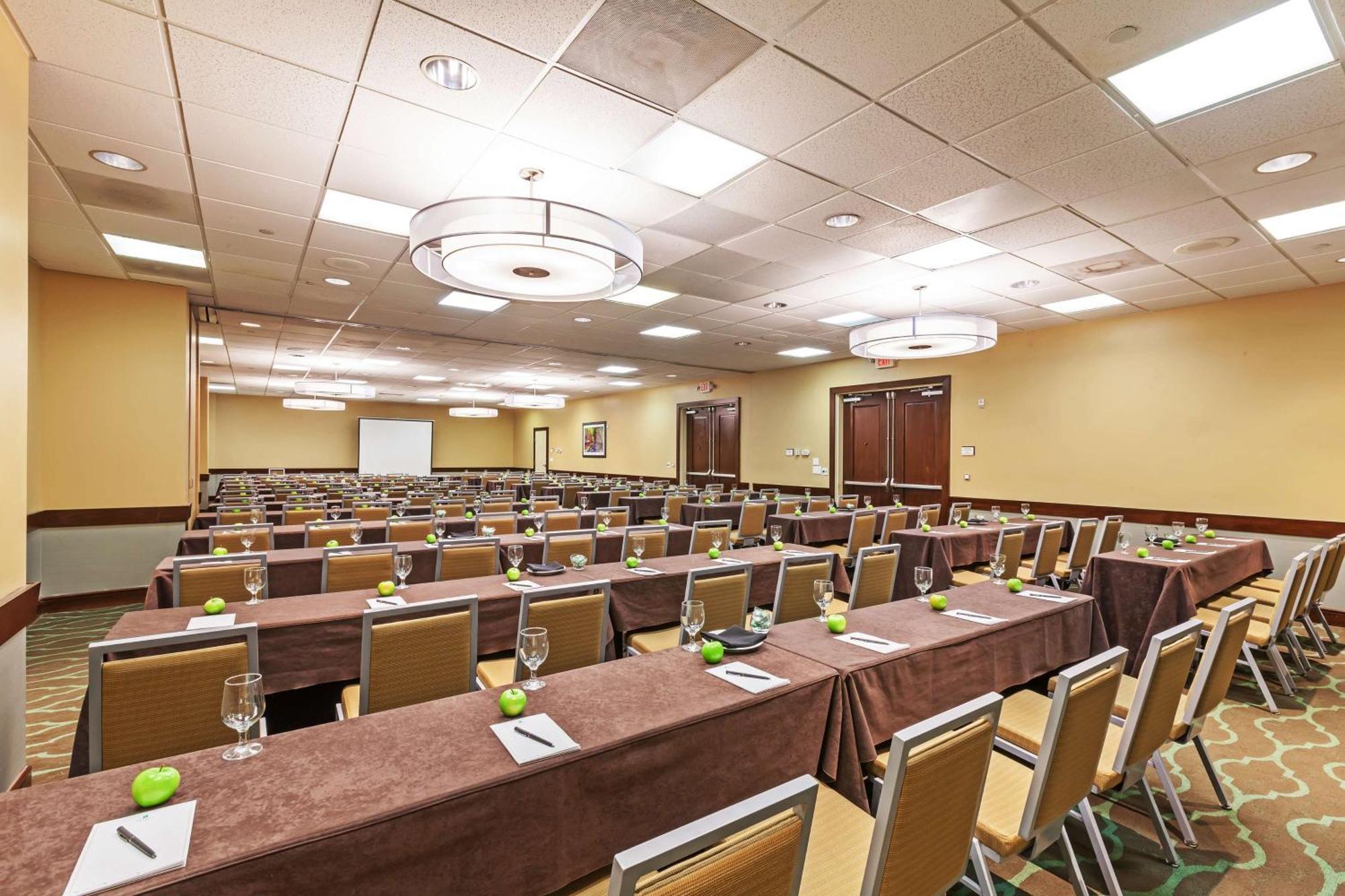 Embassy Suites By Hilton Dallas Market Center Eksteriør bilde