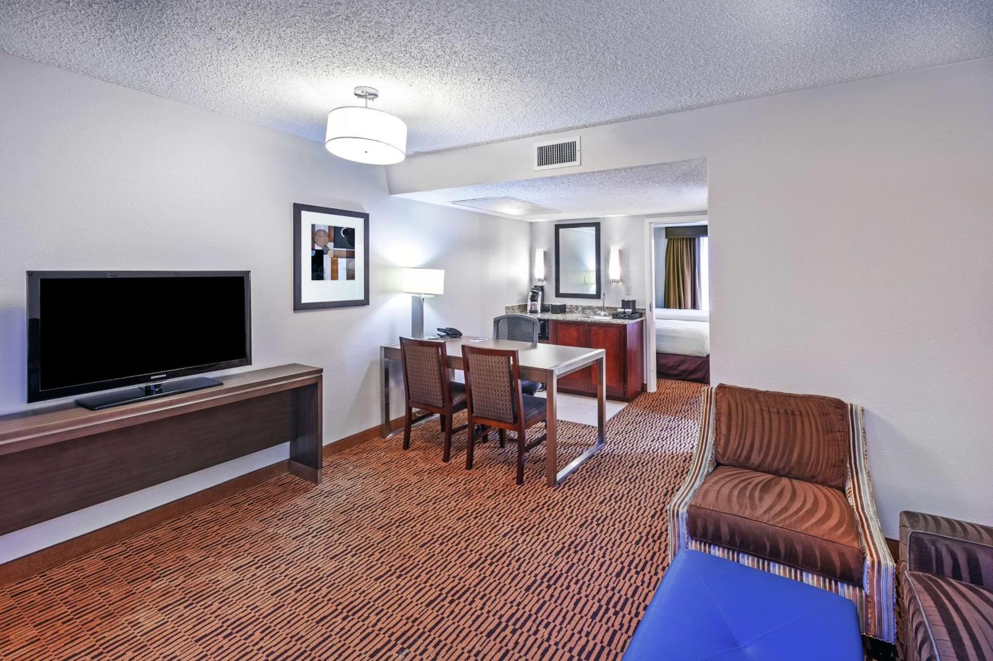 Embassy Suites By Hilton Dallas Market Center Eksteriør bilde