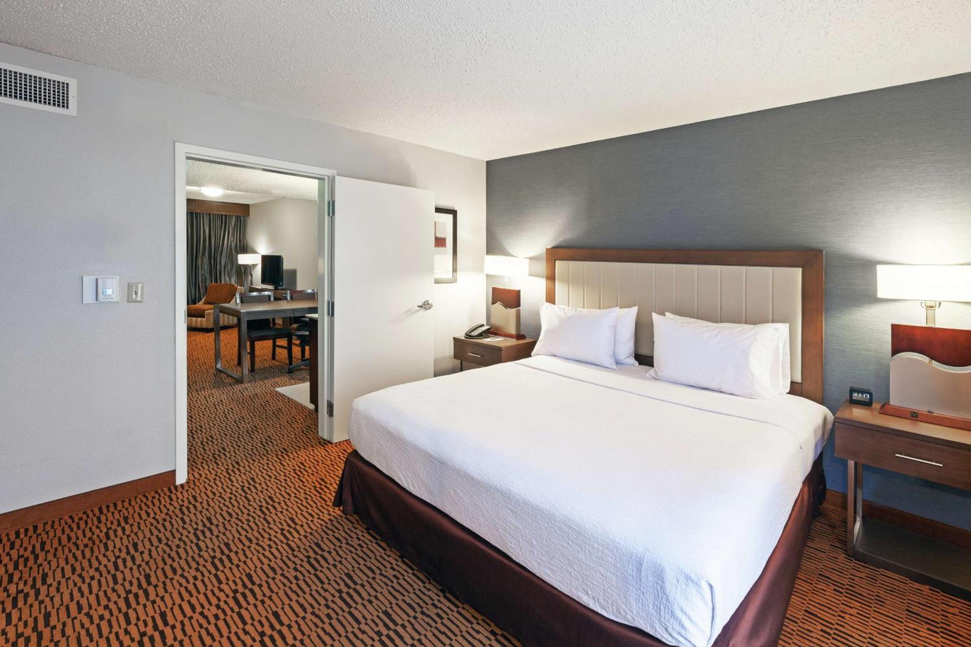 Embassy Suites By Hilton Dallas Market Center Eksteriør bilde