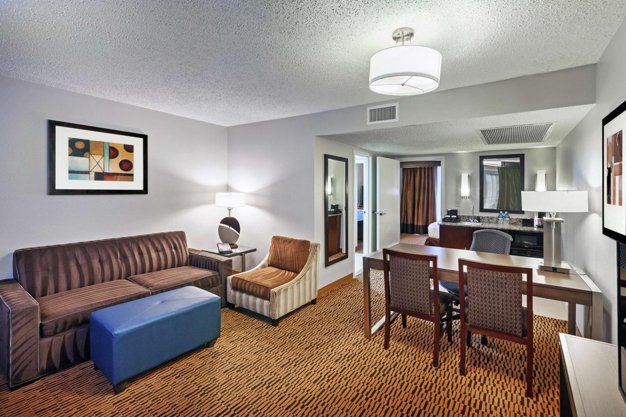 Embassy Suites By Hilton Dallas Market Center Eksteriør bilde