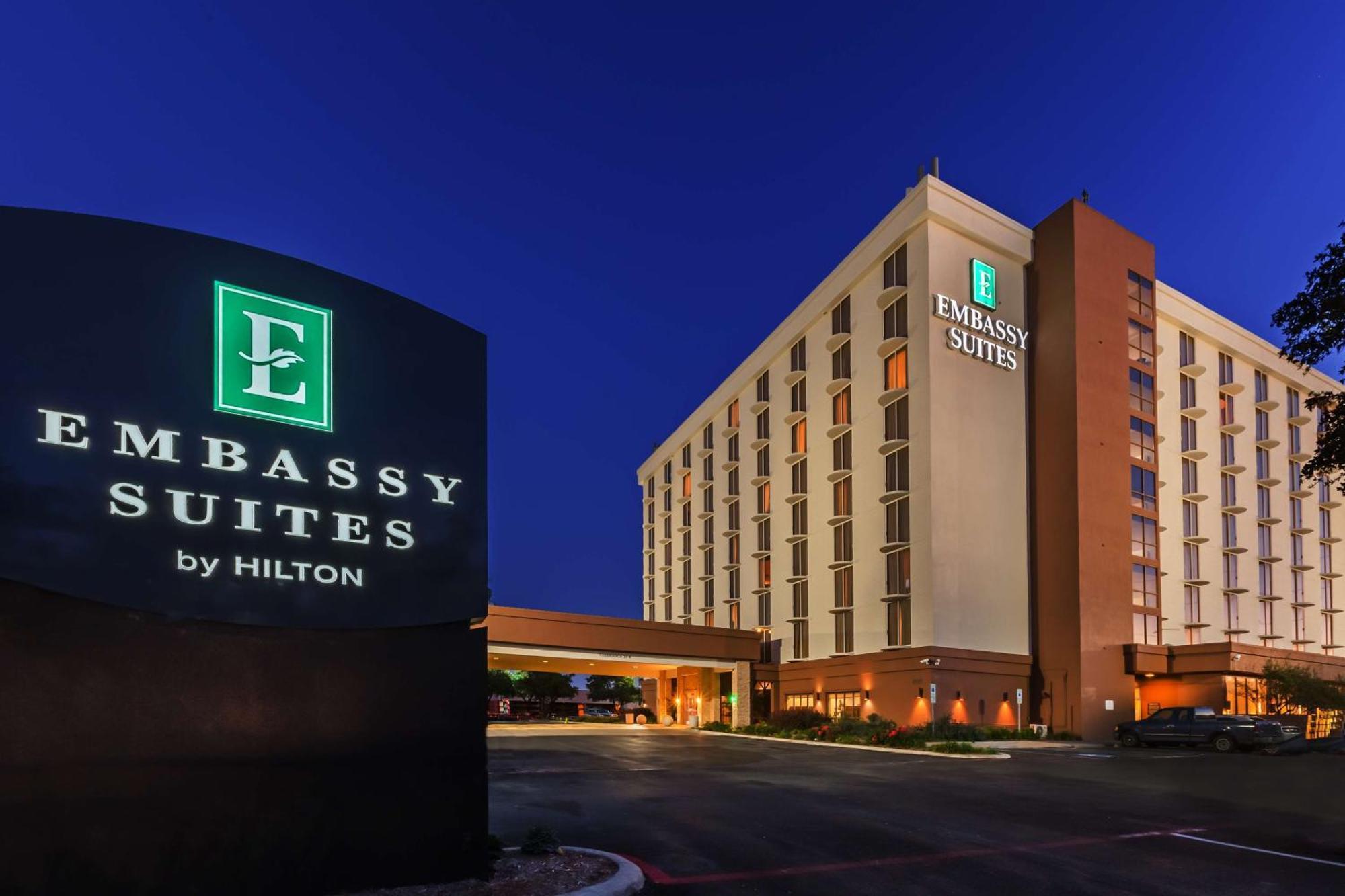 Embassy Suites By Hilton Dallas Market Center Eksteriør bilde