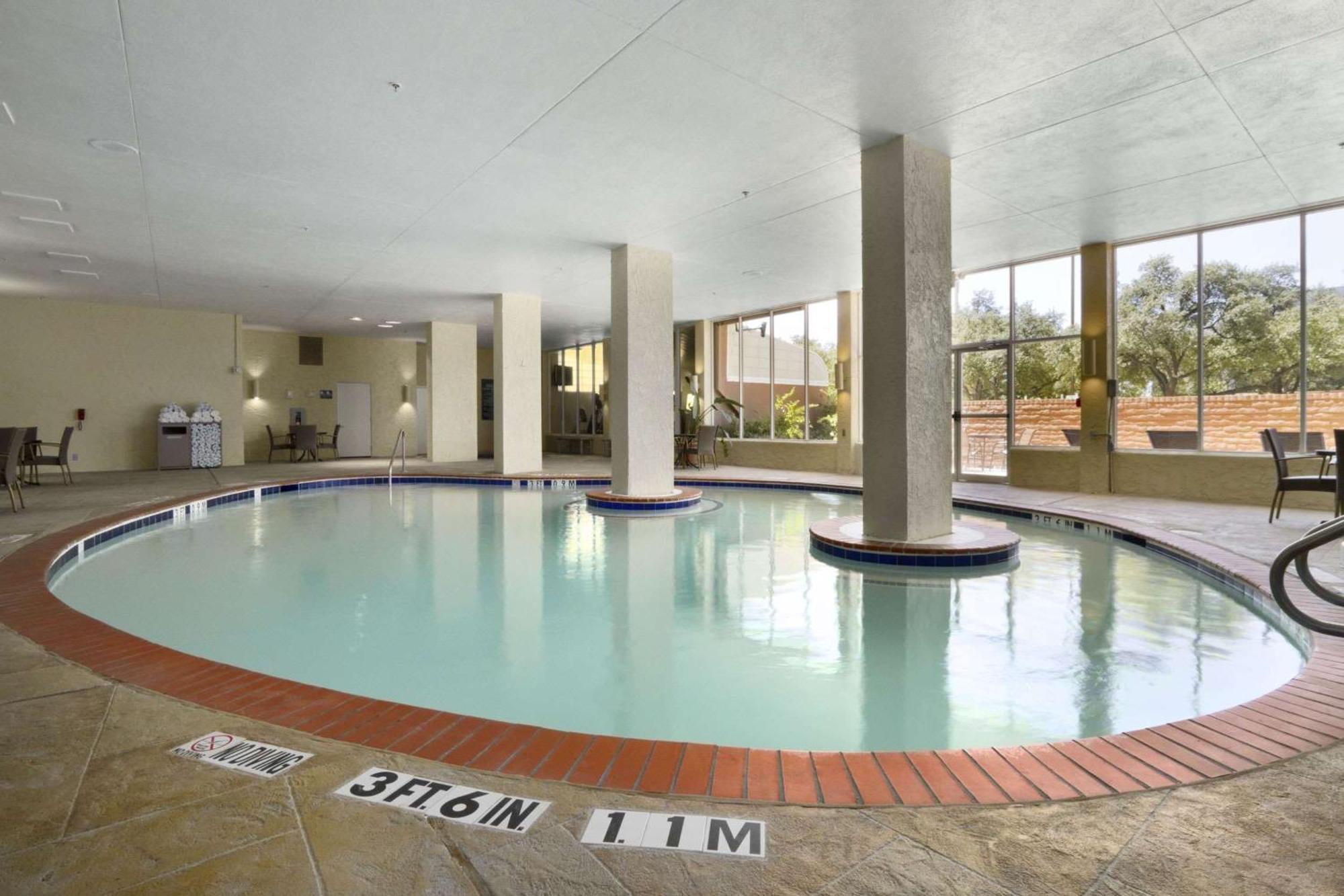 Embassy Suites By Hilton Dallas Market Center Eksteriør bilde