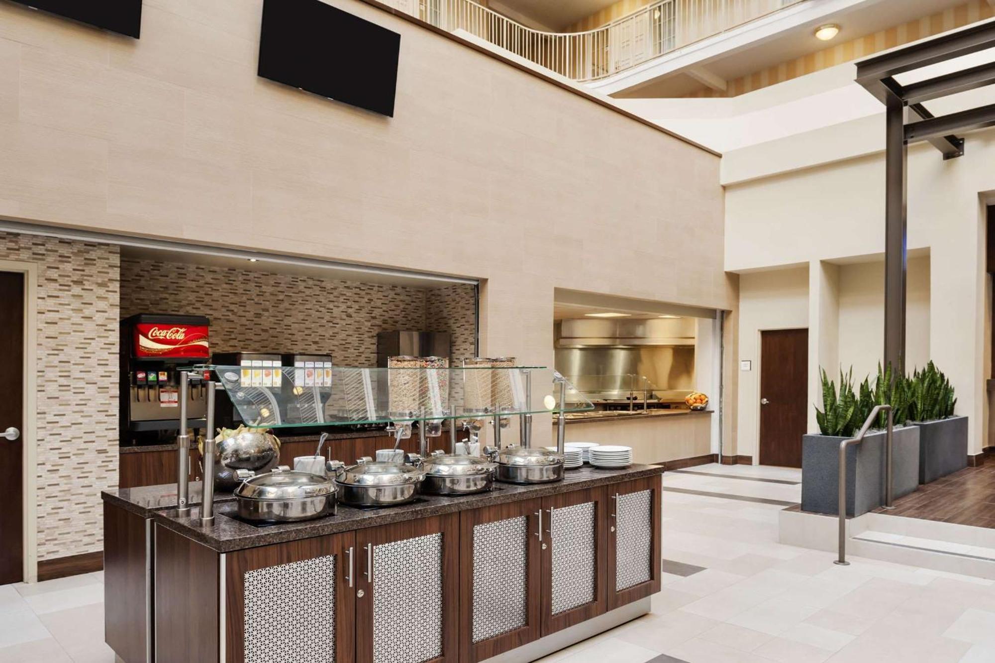 Embassy Suites By Hilton Dallas Market Center Eksteriør bilde