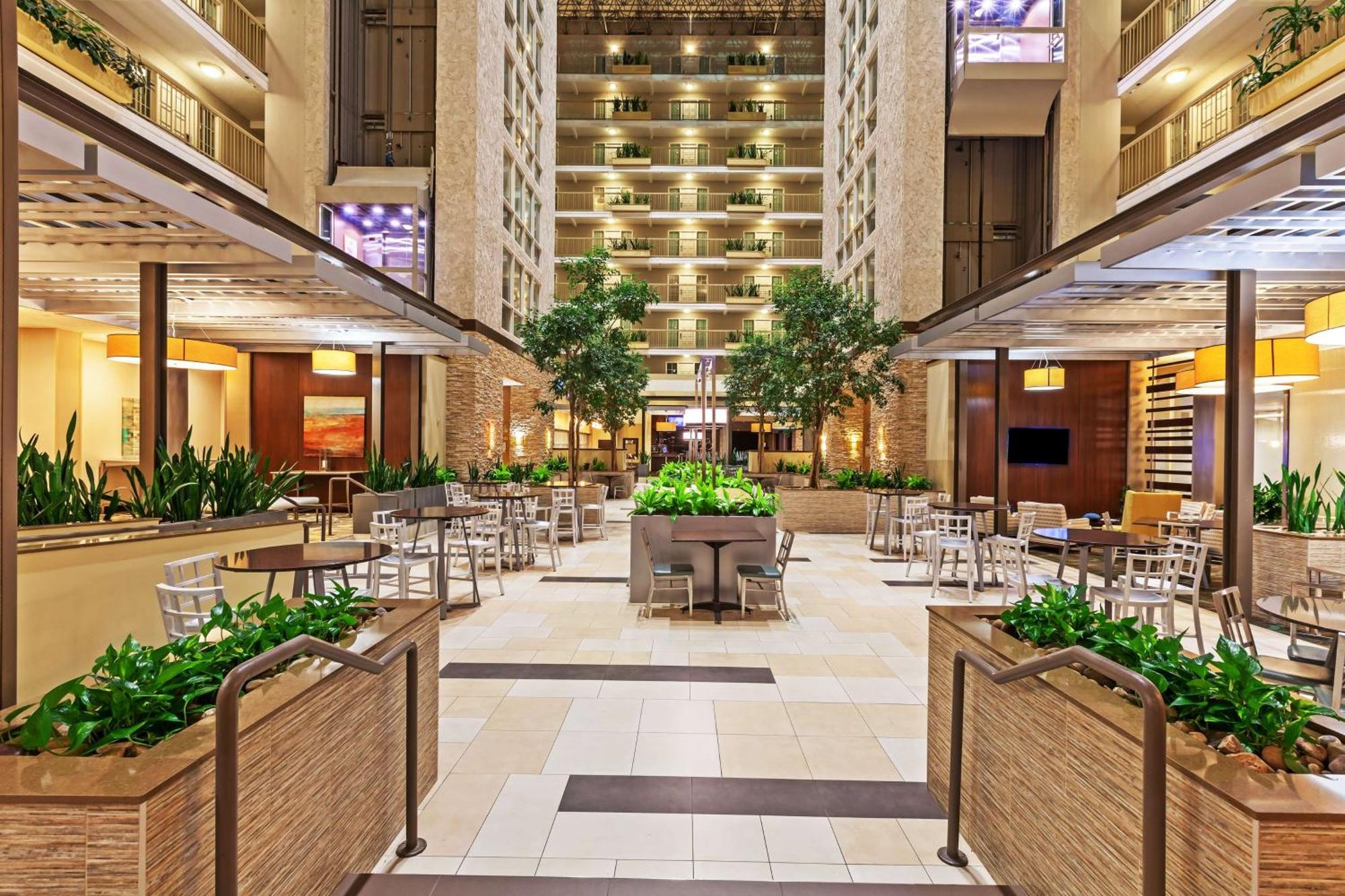 Embassy Suites By Hilton Dallas Market Center Eksteriør bilde