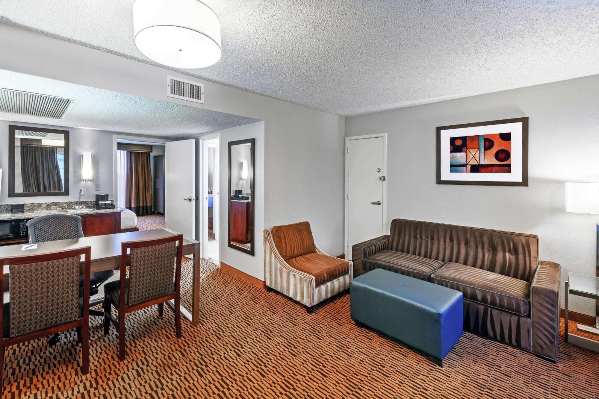 Embassy Suites By Hilton Dallas Market Center Eksteriør bilde